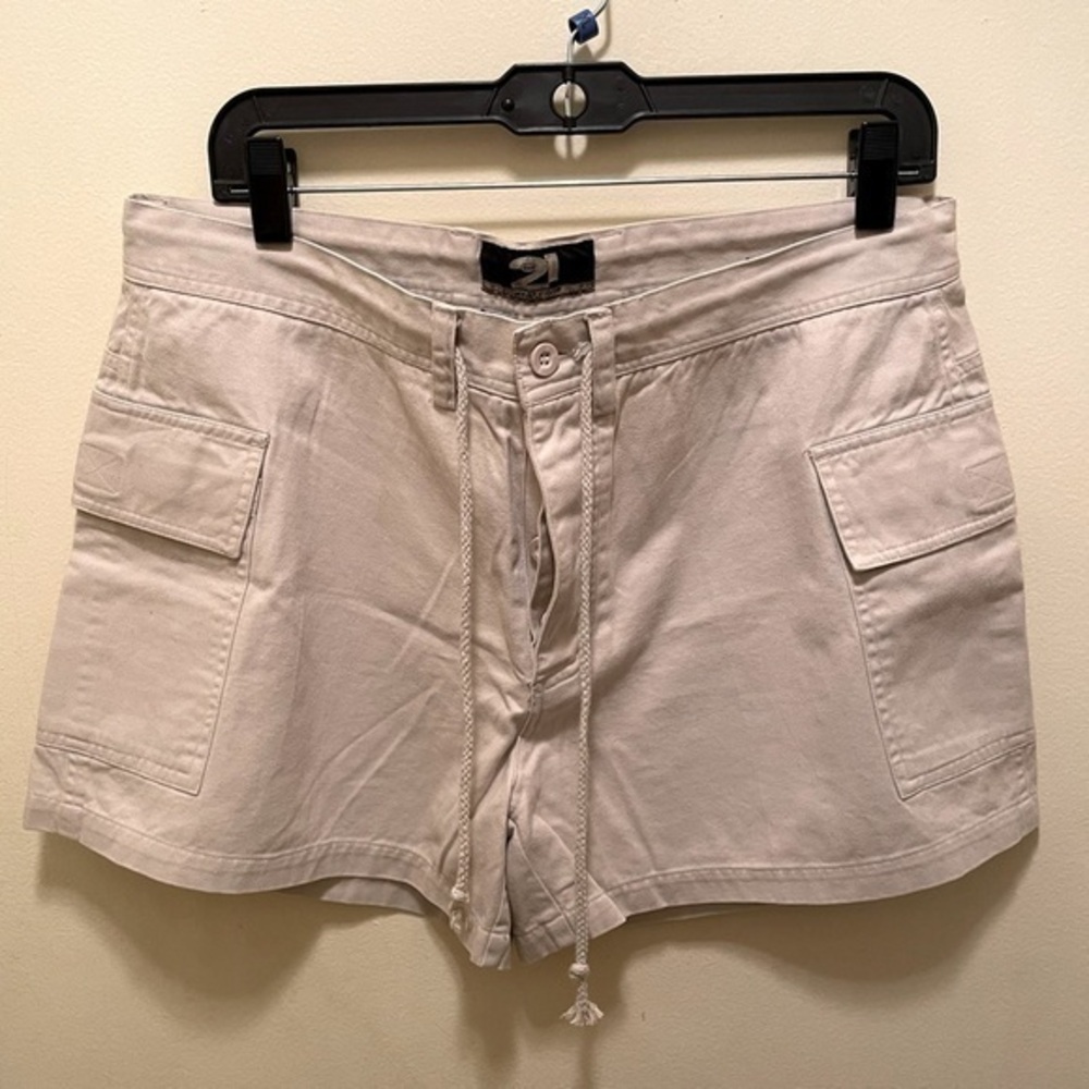 Rue 21 tan cargo shorts NWOT Women Size 12- 100% cotton